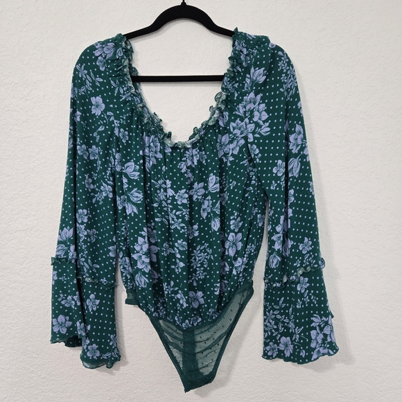 Free People Tops - Free People One On One Date Bodysuit Bell Sleeve Emerald Green Floral NWT Sz S